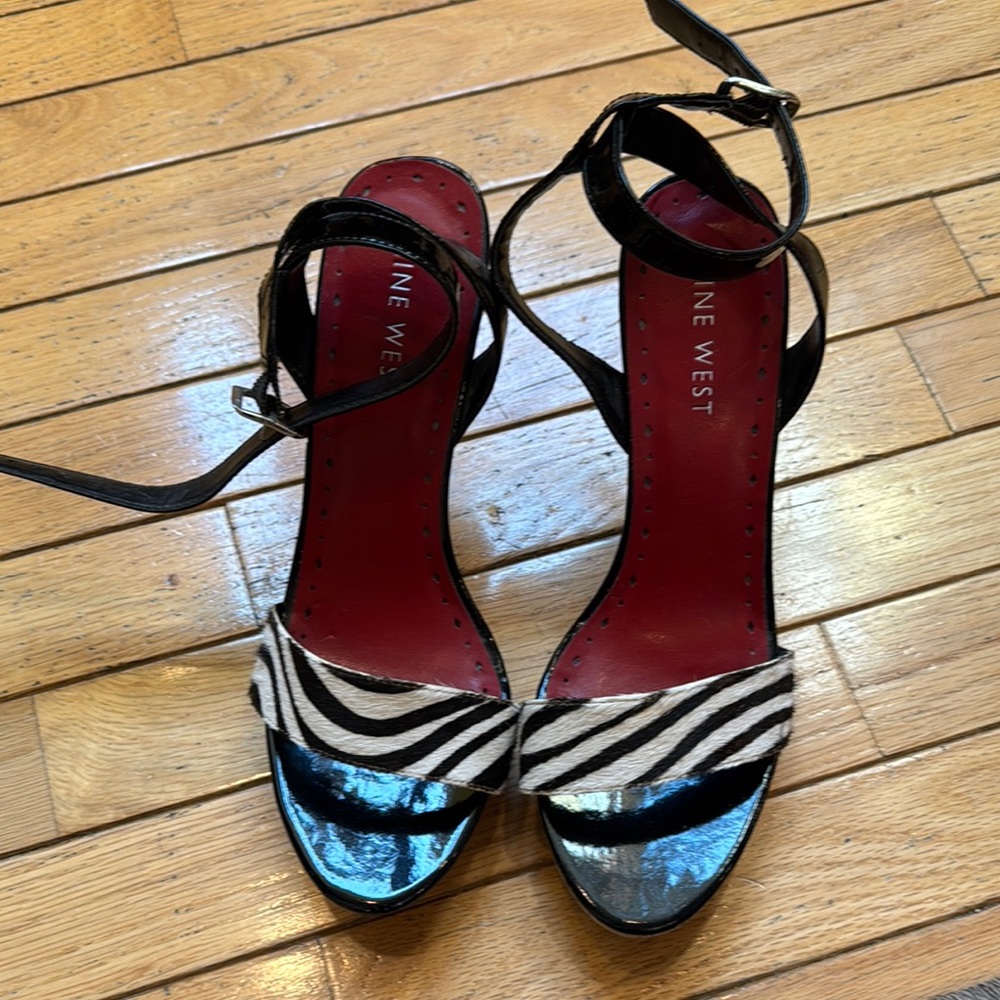 Nine West Black and White zebra  Strappy Sandals size 8